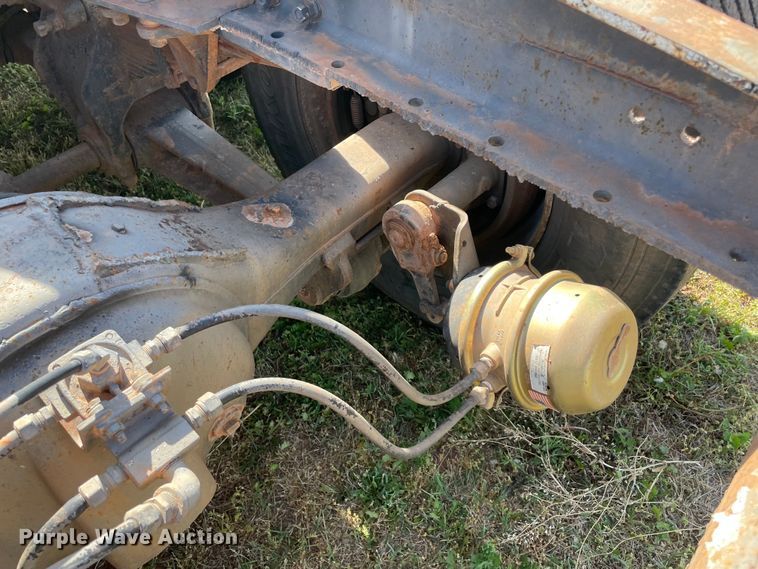 image for item MM9493 1982 Peterbilt 359  semi truck