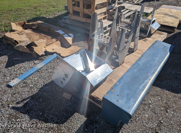 image for item MN9875 Truck parts