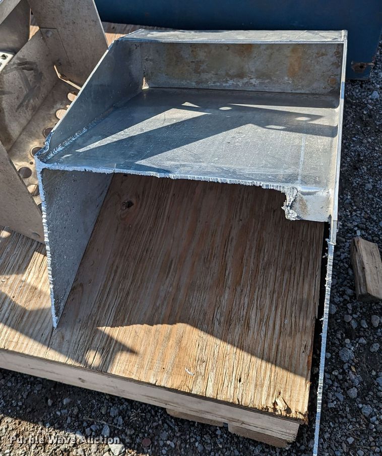 image for item MN9875 Truck parts