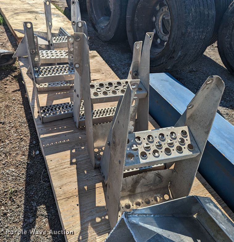 image for item MN9875 Truck parts