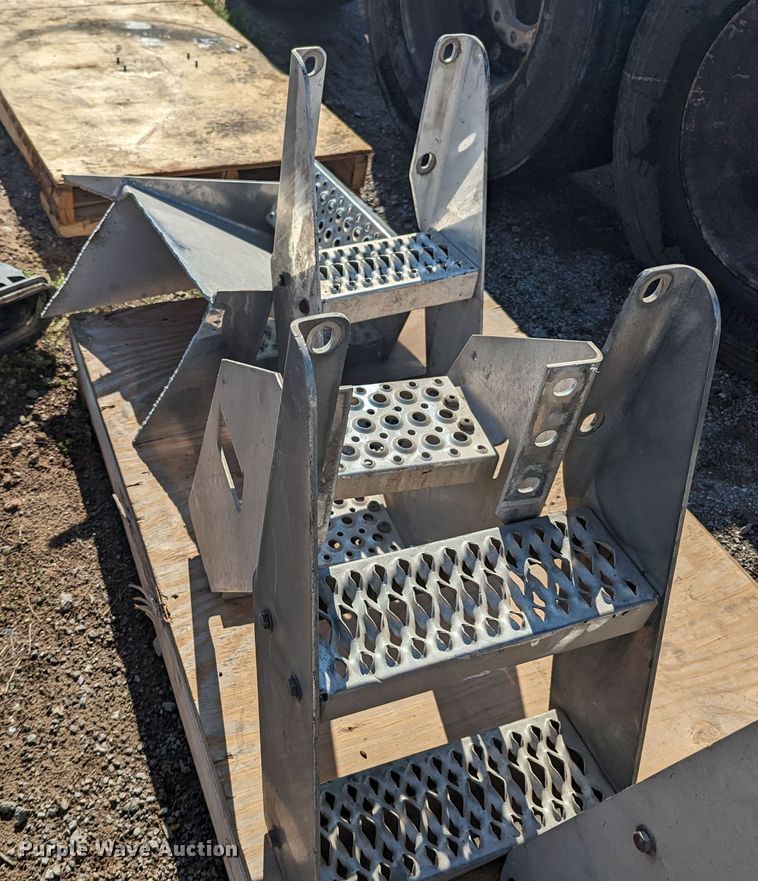 image for item MN9875 Truck parts