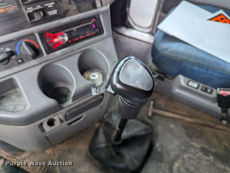 image for item MN9946 2005 Freightliner Columbia  semi truck