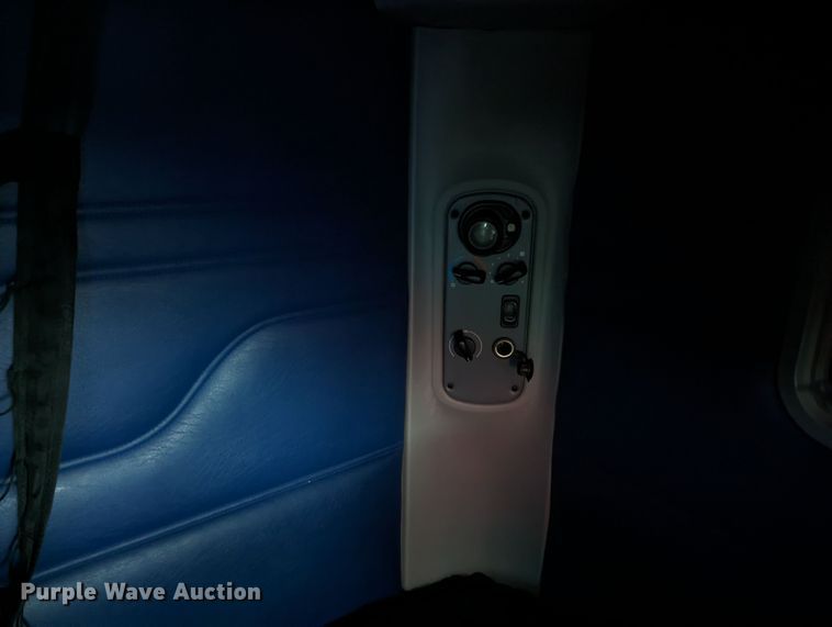 image for item MN9946 2005 Freightliner Columbia  semi truck