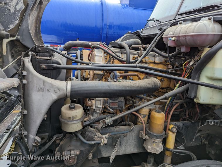 image for item MN9946 2005 Freightliner Columbia  semi truck