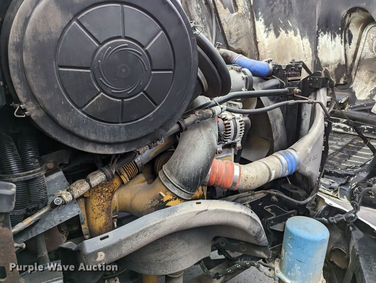 image for item MN9946 2005 Freightliner Columbia  semi truck