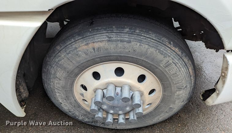 image for item MN9946 2005 Freightliner Columbia  semi truck