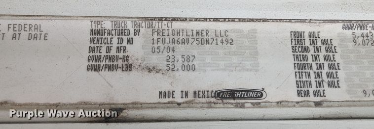 image for item MN9946 2005 Freightliner Columbia  semi truck