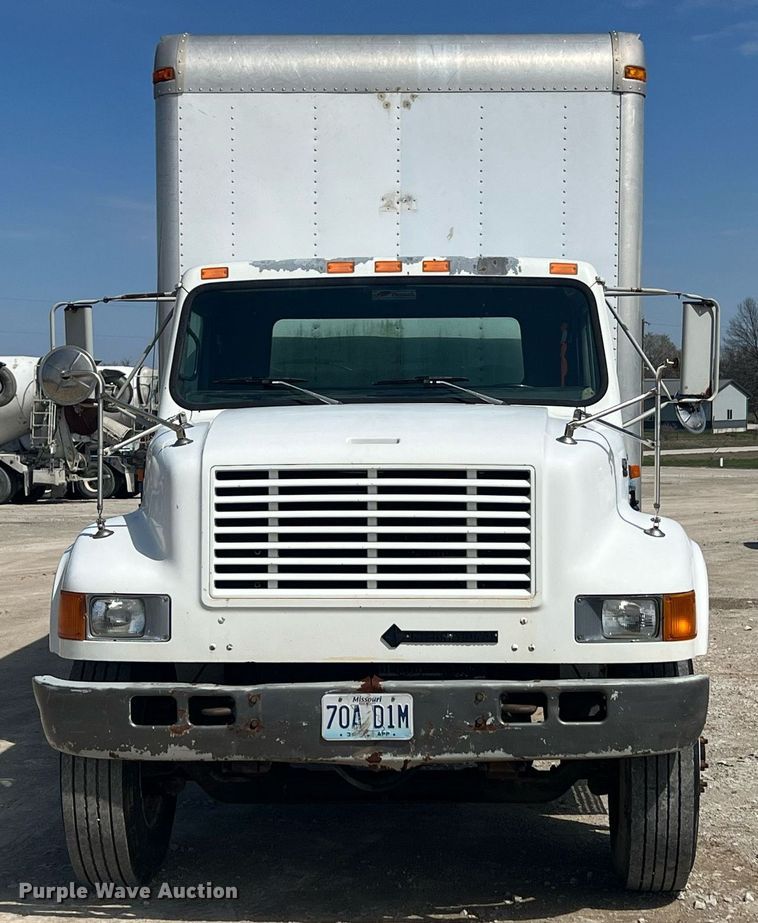 image for item MY9581 1994 International 4700  box truck