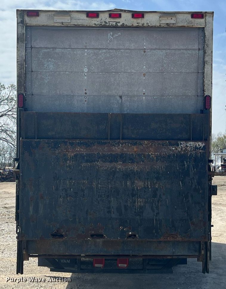 image for item MY9581 1994 International 4700  box truck