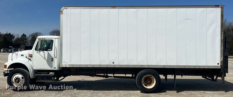 image for item MY9581 1994 International 4700  box truck