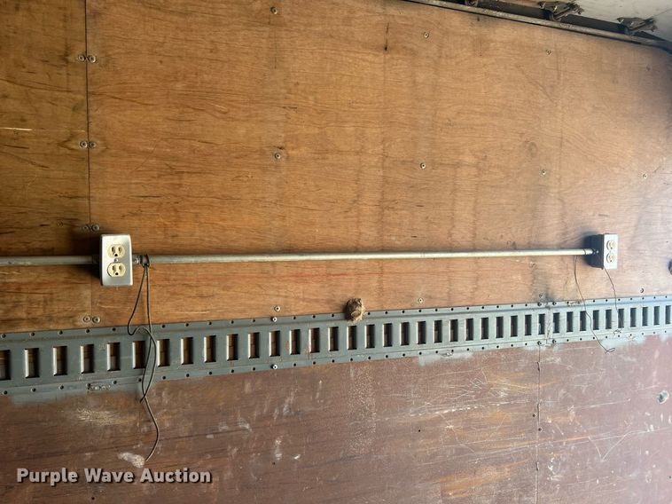 image for item MY9581 1994 International 4700  box truck