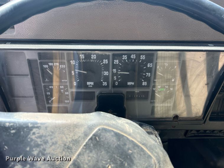 image for item MY9581 1994 International 4700  box truck