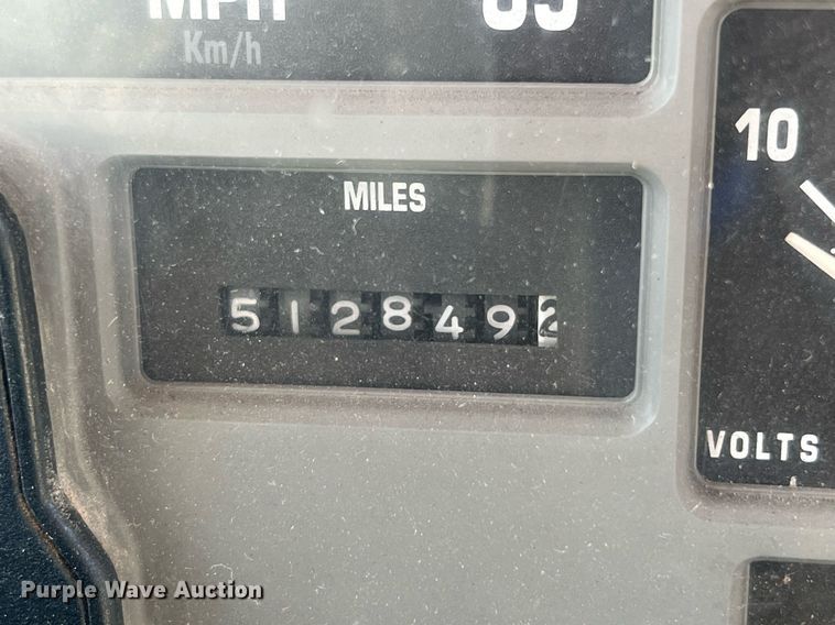 image for item MY9581 1994 International 4700  box truck