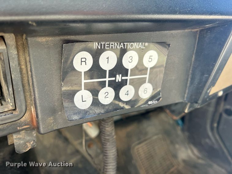 image for item MY9581 1994 International 4700  box truck