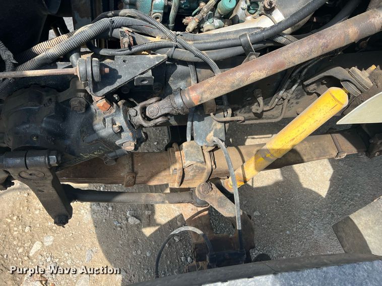 image for item MY9581 1994 International 4700  box truck