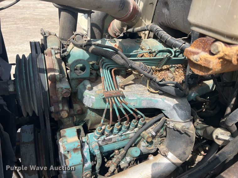 image for item MY9581 1994 International 4700  box truck