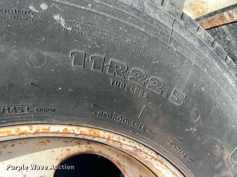 image for item MY9581 1994 International 4700  box truck