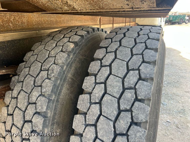 image for item MY9581 1994 International 4700  box truck