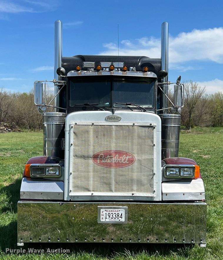 image for item MY9751 1997 Peterbilt 379  semi truck