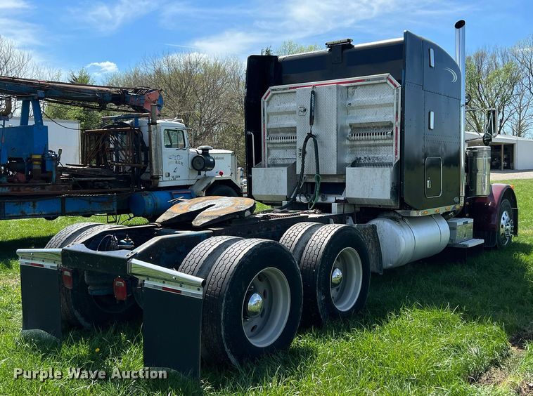 image for item MY9751 1997 Peterbilt 379  semi truck