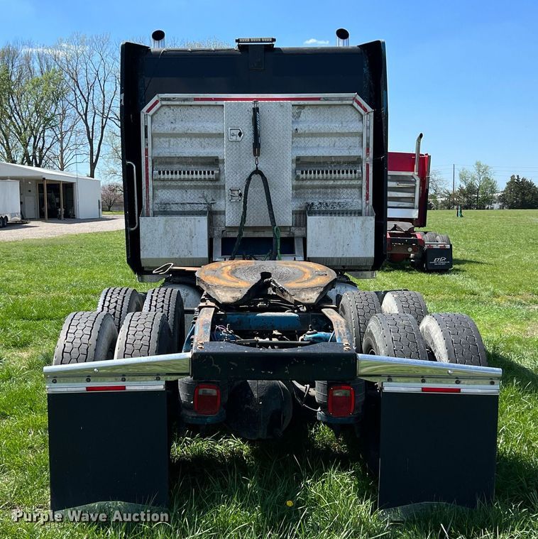 image for item MY9751 1997 Peterbilt 379  semi truck