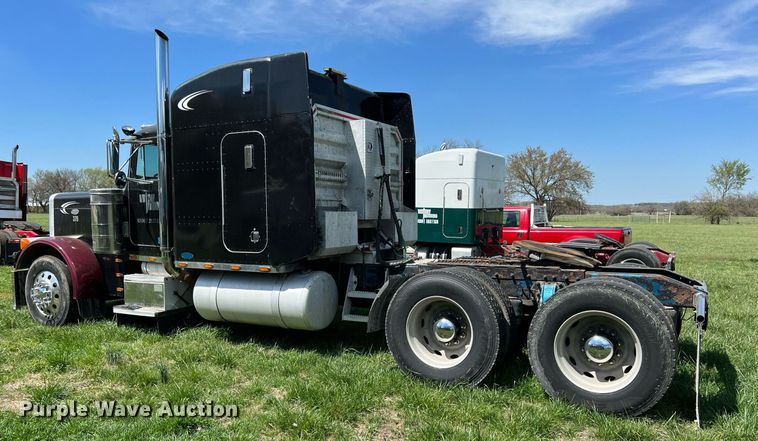image for item MY9751 1997 Peterbilt 379  semi truck