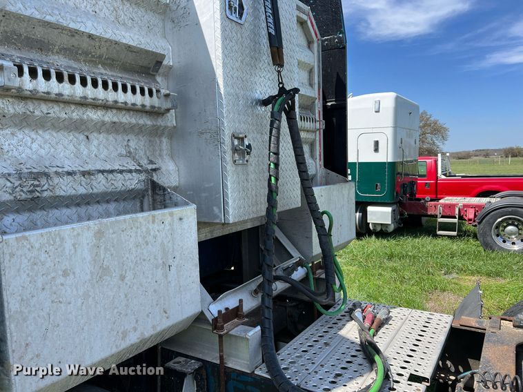 image for item MY9751 1997 Peterbilt 379  semi truck