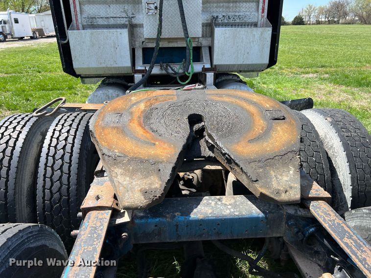 image for item MY9751 1997 Peterbilt 379  semi truck