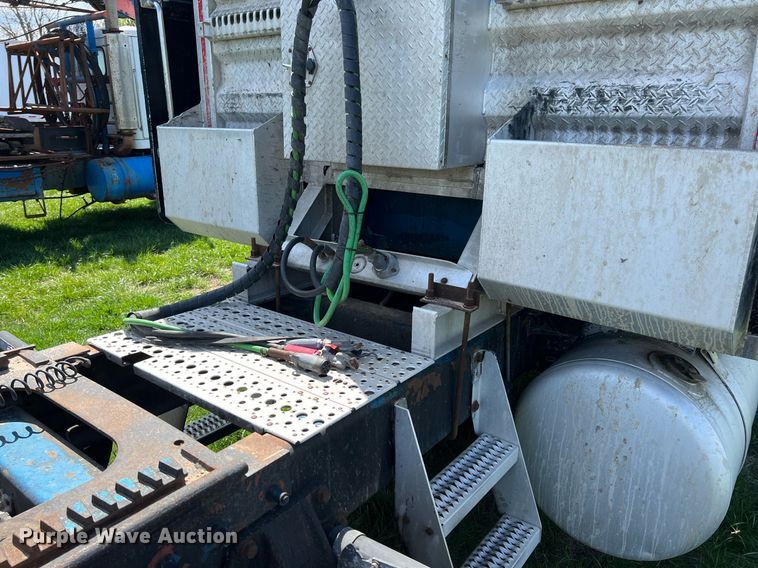 image for item MY9751 1997 Peterbilt 379  semi truck