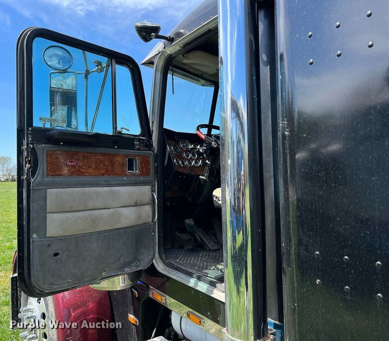 image for item MY9751 1997 Peterbilt 379  semi truck