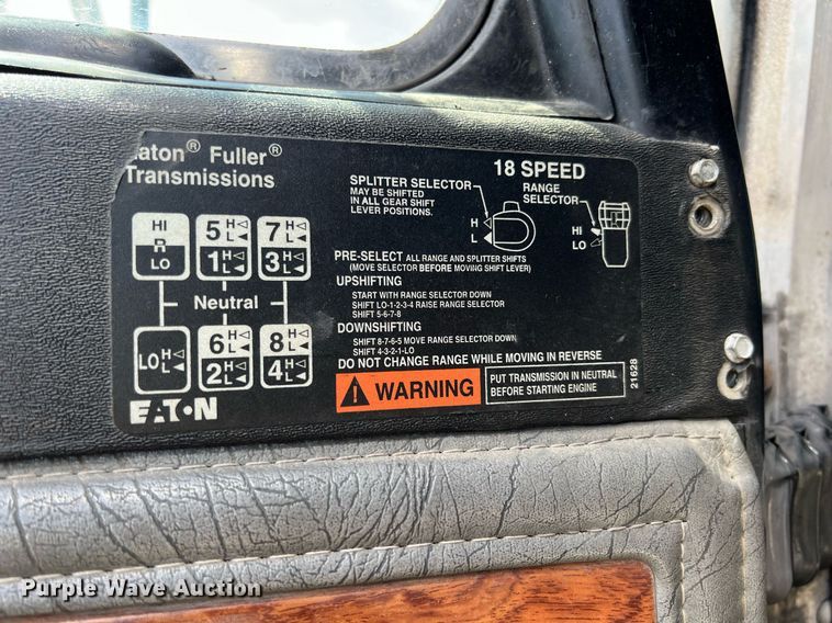 image for item MY9751 1997 Peterbilt 379  semi truck