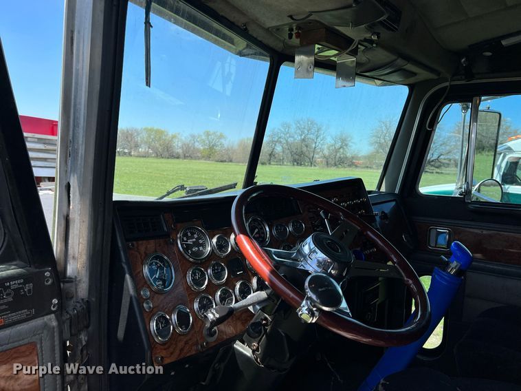 image for item MY9751 1997 Peterbilt 379  semi truck