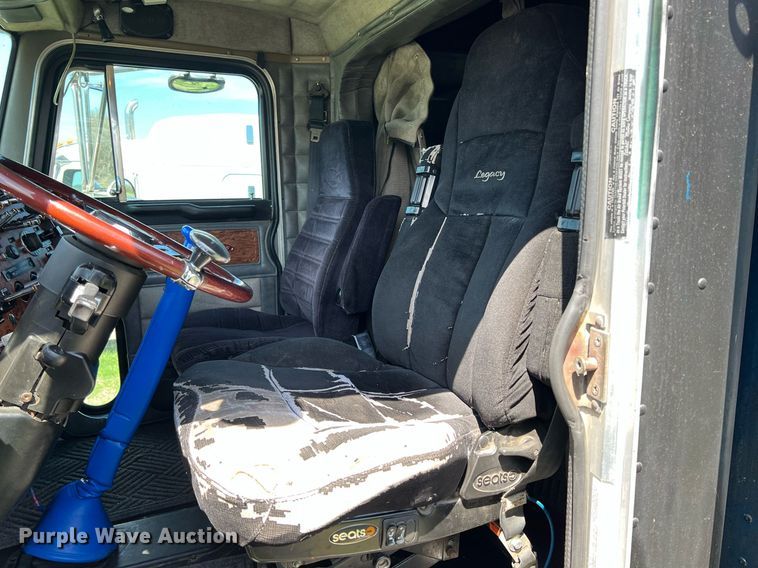 image for item MY9751 1997 Peterbilt 379  semi truck