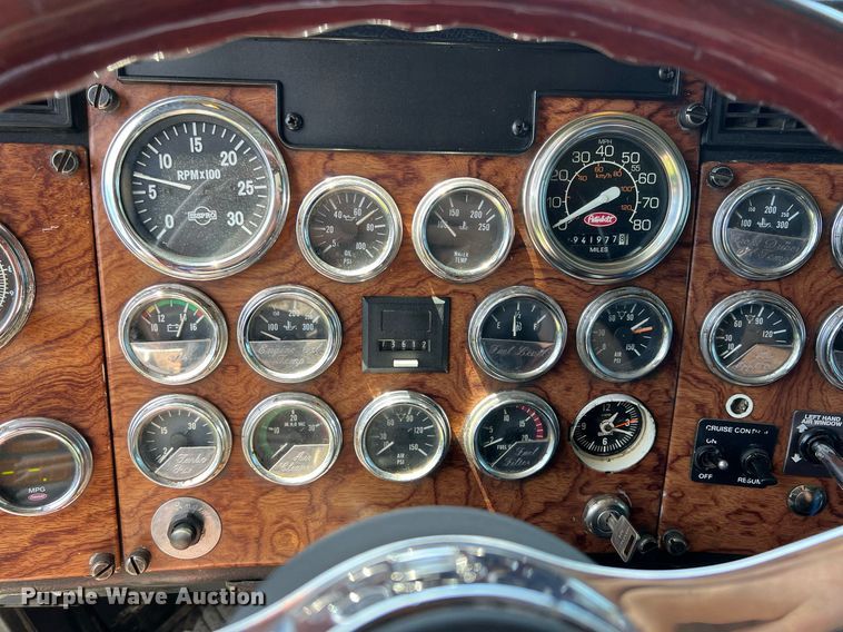 image for item MY9751 1997 Peterbilt 379  semi truck