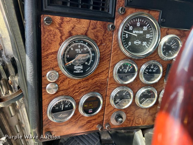 image for item MY9751 1997 Peterbilt 379  semi truck