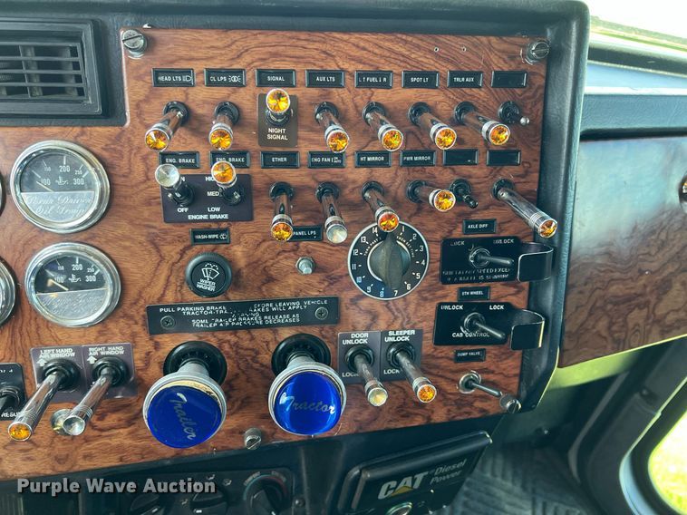 image for item MY9751 1997 Peterbilt 379  semi truck