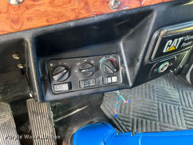 image for item MY9751 1997 Peterbilt 379  semi truck