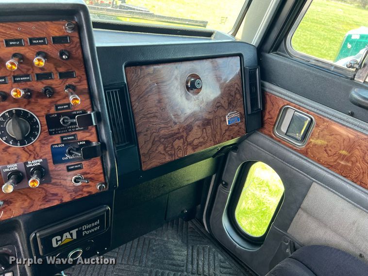 image for item MY9751 1997 Peterbilt 379  semi truck