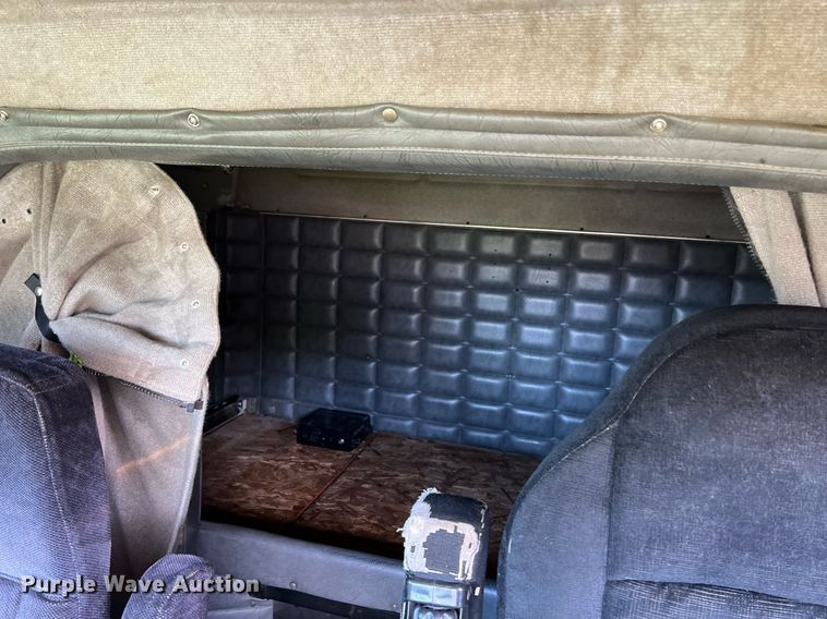 image for item MY9751 1997 Peterbilt 379  semi truck