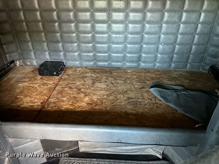 image for item MY9751 1997 Peterbilt 379  semi truck