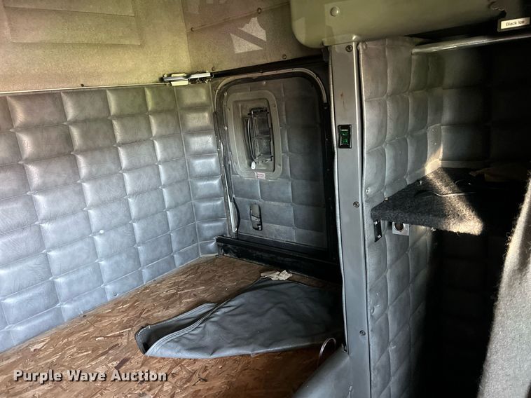 image for item MY9751 1997 Peterbilt 379  semi truck