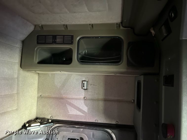 image for item MY9751 1997 Peterbilt 379  semi truck