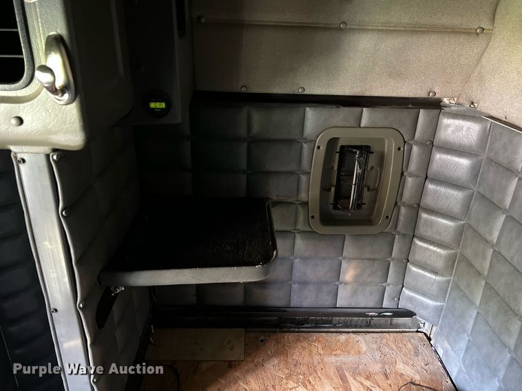 image for item MY9751 1997 Peterbilt 379  semi truck