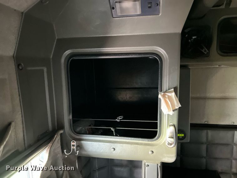 image for item MY9751 1997 Peterbilt 379  semi truck