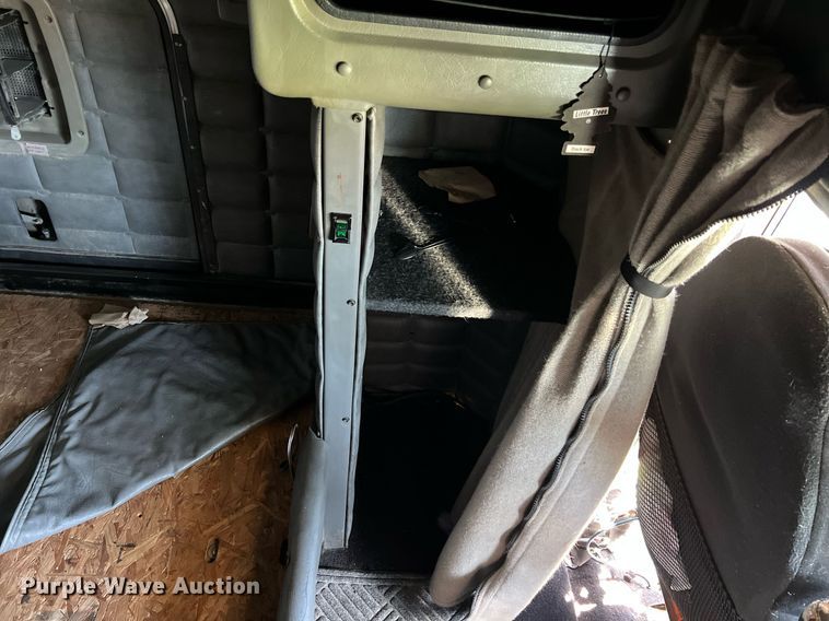 image for item MY9751 1997 Peterbilt 379  semi truck