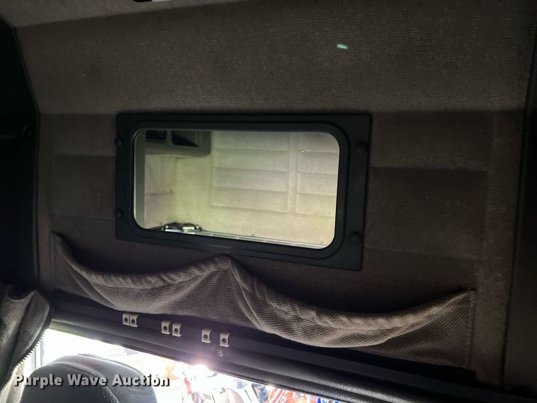 image for item MY9751 1997 Peterbilt 379  semi truck