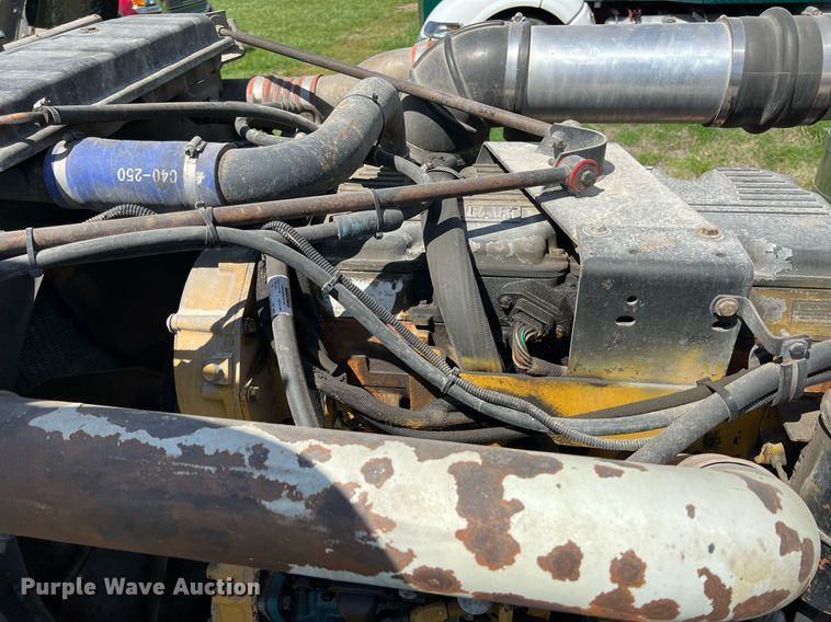 image for item MY9751 1997 Peterbilt 379  semi truck