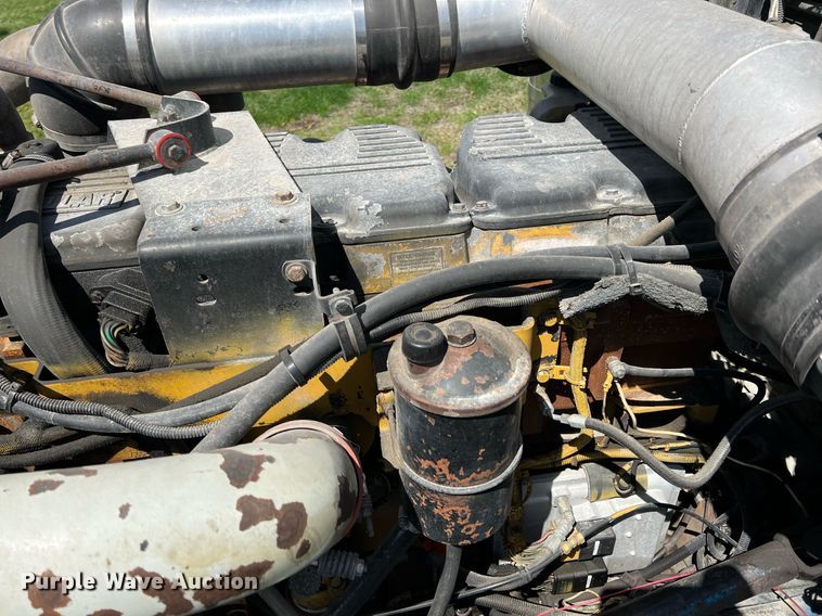 image for item MY9751 1997 Peterbilt 379  semi truck