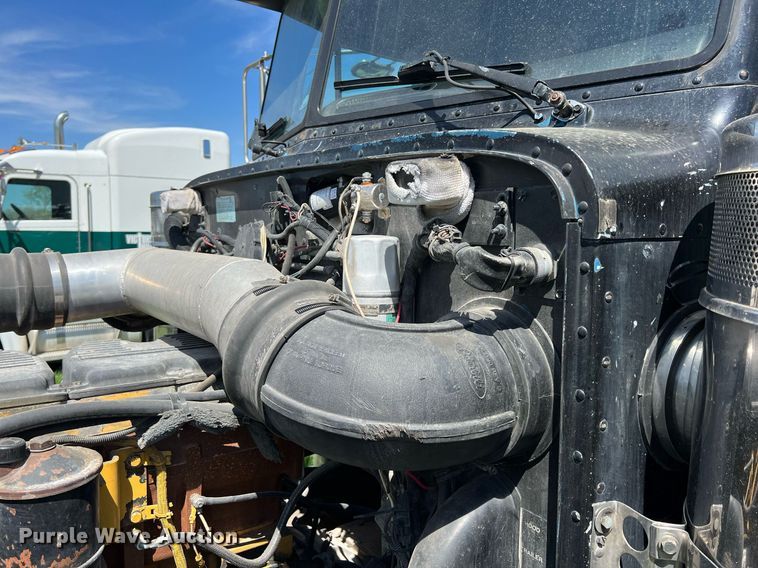 image for item MY9751 1997 Peterbilt 379  semi truck