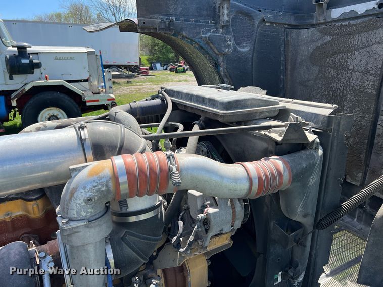 image for item MY9751 1997 Peterbilt 379  semi truck